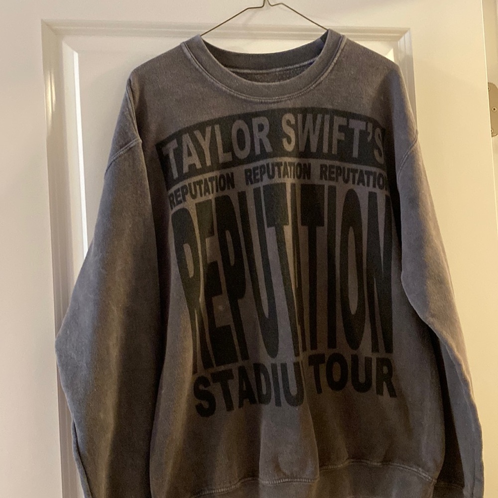 Taylor swift reputation stadium tour crewneck sweatshirt